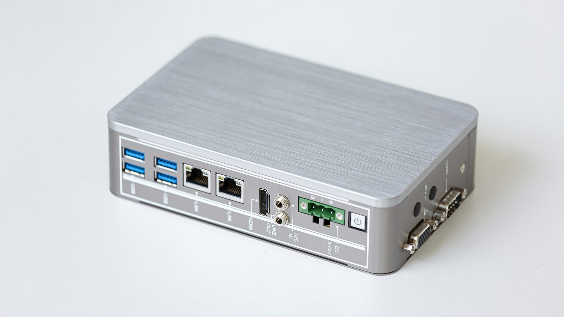 Compact industrial gateway with LAN, USB and serial ports